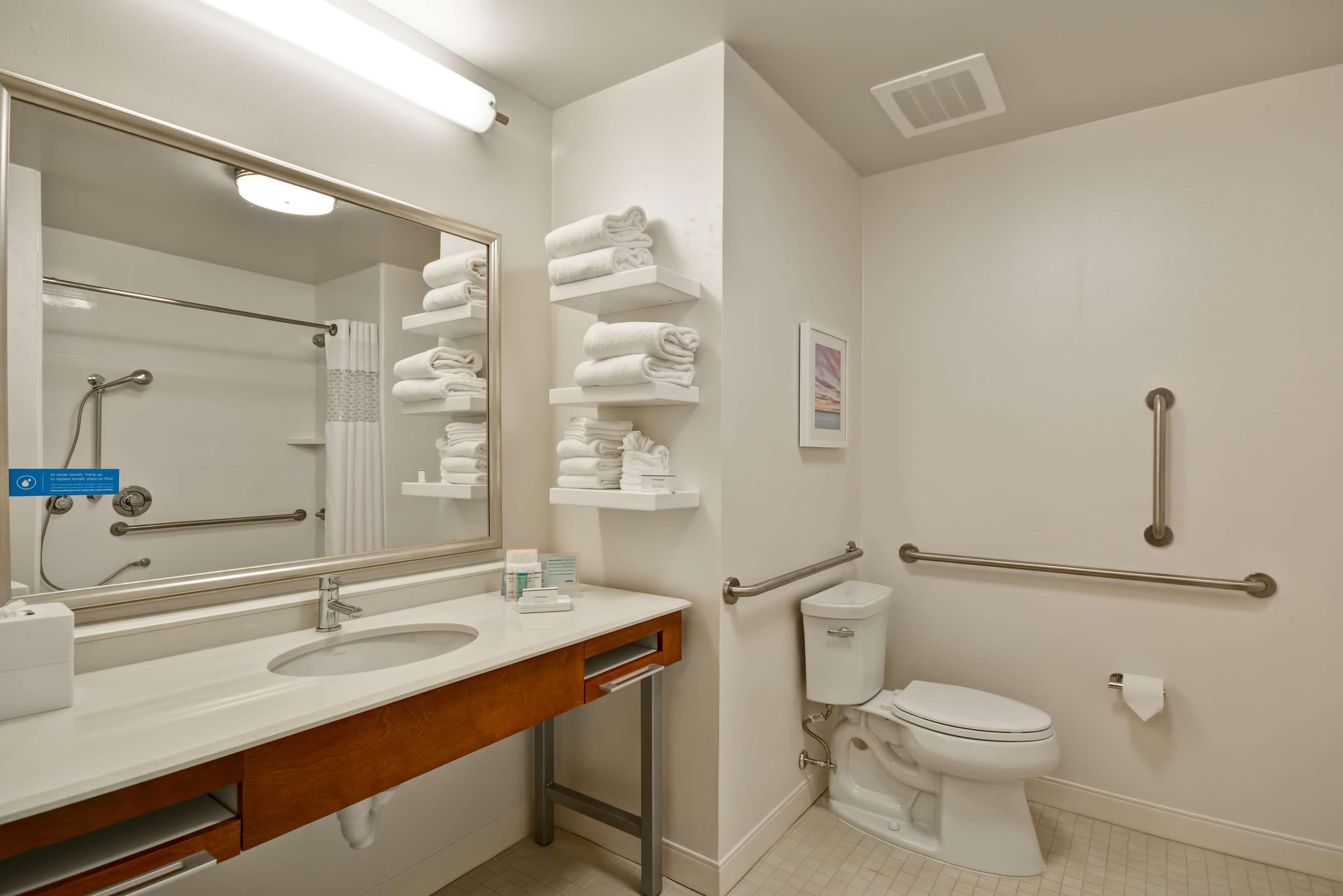 Hampton & Charleston Airport Hotel